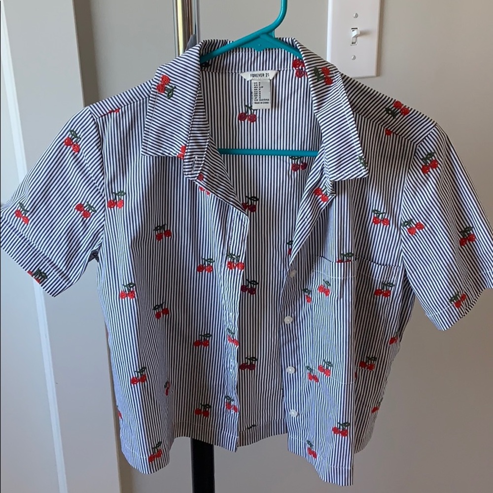 Cherry, cropped button up